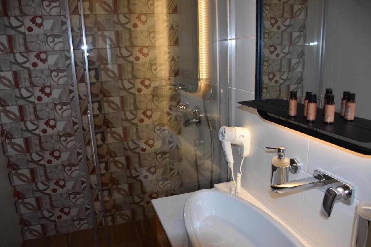 Hotel Ergi'S Durrës Eksteriør bilde